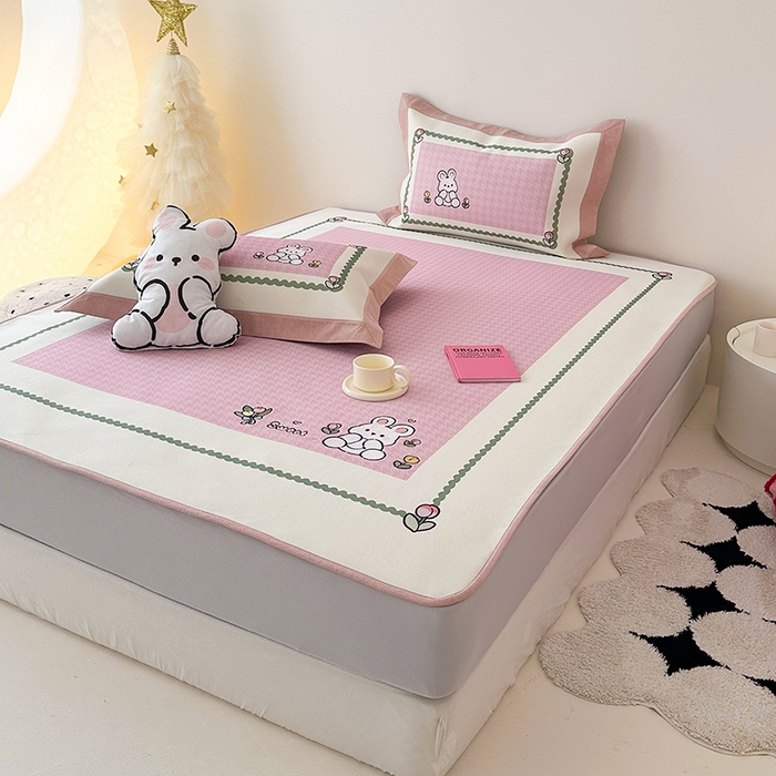 91家纺网 家纺一手货源 找家纺 懒猫家纺 2026新款1200D冰丝印花刺绣凉席床笠款床席款 花园小兔-床笠款