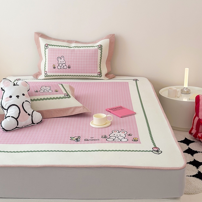 91家纺网 家纺一手货源 找家纺 懒猫家纺 2026新款1200D冰丝印花刺绣凉席床笠款床席款 花园小兔-床笠款