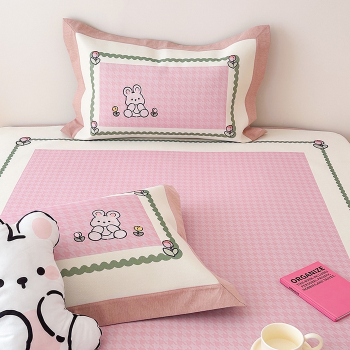 91家纺网 家纺一手货源 找家纺 懒猫家纺 2026新款1200D冰丝印花刺绣凉席床笠款床席款 花园小兔-床笠款