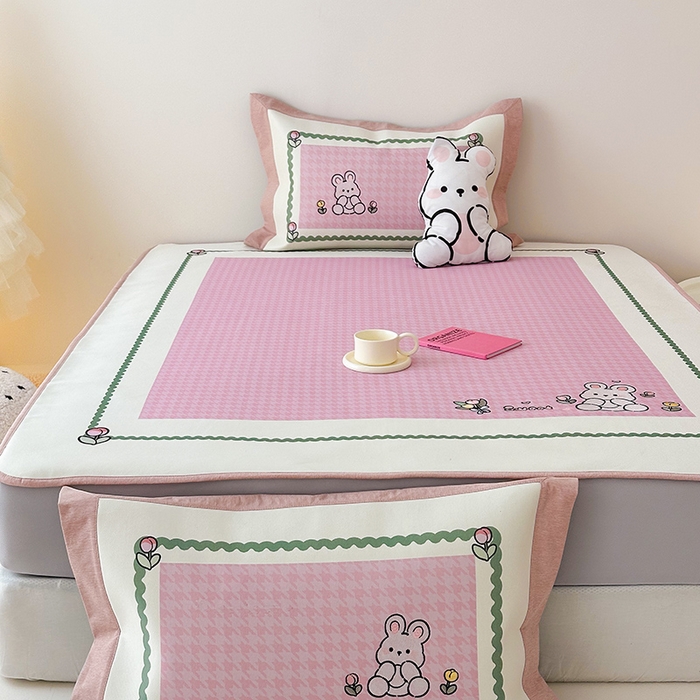 91家纺网 家纺一手货源 找家纺 懒猫家纺 2026新款1200D冰丝印花刺绣凉席床笠款床席款 花园小兔-床笠款