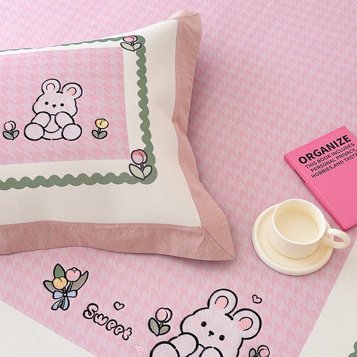 91家纺网 家纺一手货源 找家纺 懒猫家纺 2026新款1200D冰丝印花刺绣凉席床笠款床席款 花园小兔-床笠款