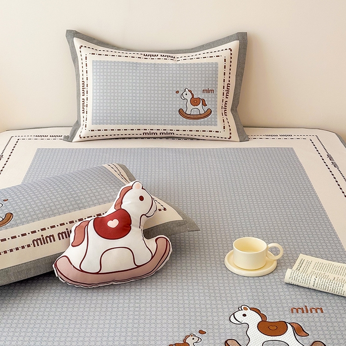 91家纺网 家纺一手货源 找家纺 懒猫家纺 2026新款1200D冰丝印花刺绣凉席床笠款床席款 摇摆木马-床笠款