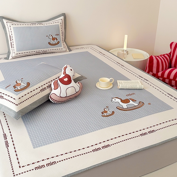 91家纺网 家纺一手货源 找家纺 懒猫家纺 2026新款1200D冰丝印花刺绣凉席床笠款床席款 摇摆木马-床笠款