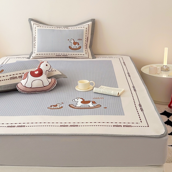 91家纺网 家纺一手货源 找家纺 懒猫家纺 2026新款1200D冰丝印花刺绣凉席床笠款床席款 摇摆木马-床笠款