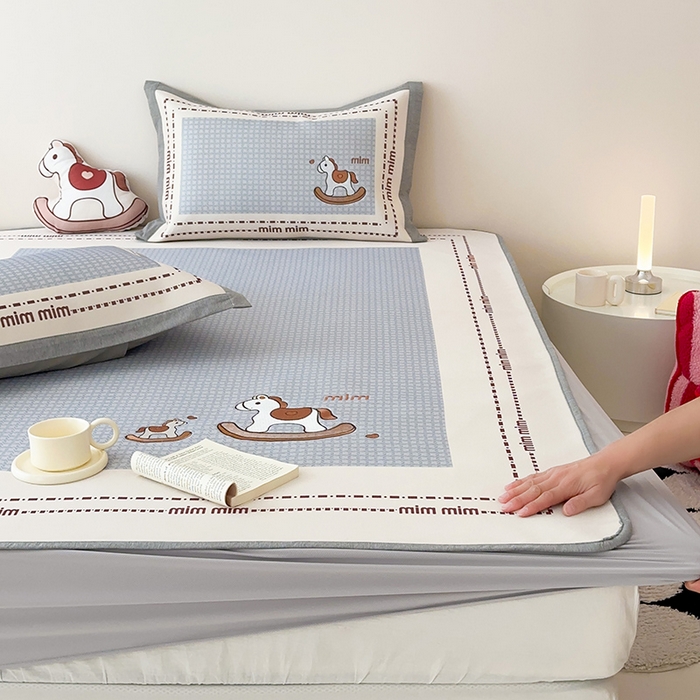 91家纺网 家纺一手货源 找家纺 懒猫家纺 2026新款1200D冰丝印花刺绣凉席床笠款床席款 摇摆木马-床笠款