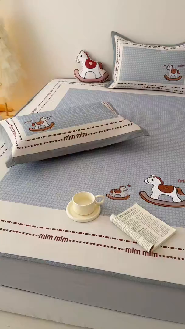 91家纺网 家纺一手货源 找家纺 懒猫家纺 2026新款1200D冰丝印花刺绣凉席床笠款床席款 摇摆木马-床笠款