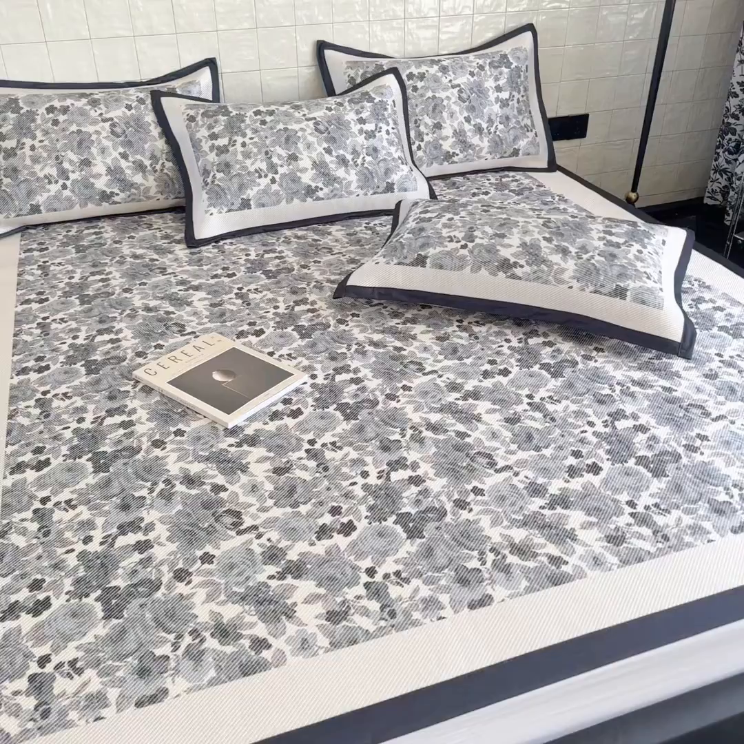 91家纺网 家纺一手货源 找家纺 懒猫家纺 2026新款800D数码印花大版冰藤凉席 奈洛拉