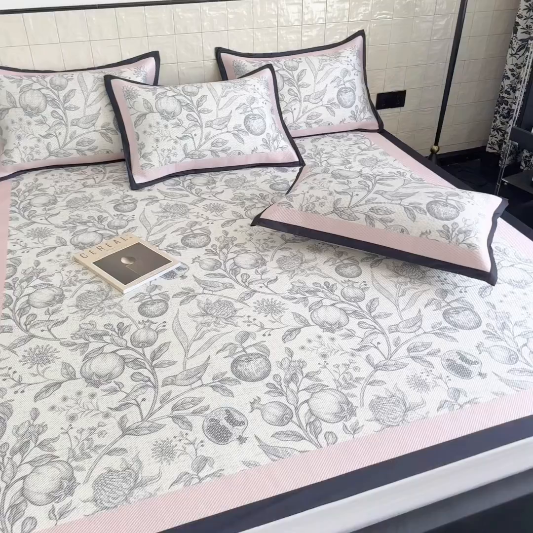 91家纺网 家纺一手货源 找家纺 懒猫家纺 2026新款800D数码印花大版冰藤凉席 妮莉丝