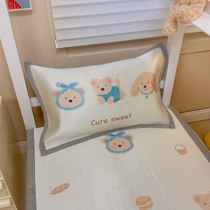 91家纺网 家纺一手货源 找家纺 懒猫家纺 2026新款600D数码印花大版学生宿舍冰藤凉席 温柔小熊