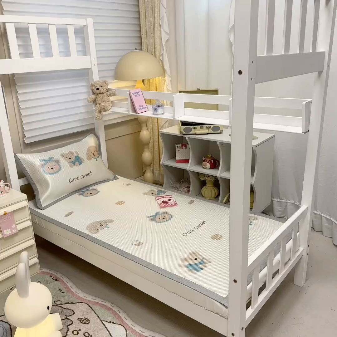 91家纺网 家纺一手货源 找家纺 懒猫家纺 2026新款600D数码印花大版学生宿舍冰藤凉席 温柔小熊