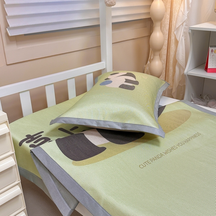 91家纺网 家纺一手货源 找家纺 懒猫家纺 2026新款600D数码印花大版学生宿舍冰藤凉席 喜上莓梢