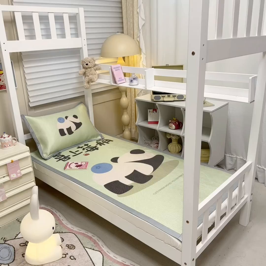 91家纺网 家纺一手货源 找家纺 懒猫家纺 2026新款600D数码印花大版学生宿舍冰藤凉席 喜上莓梢