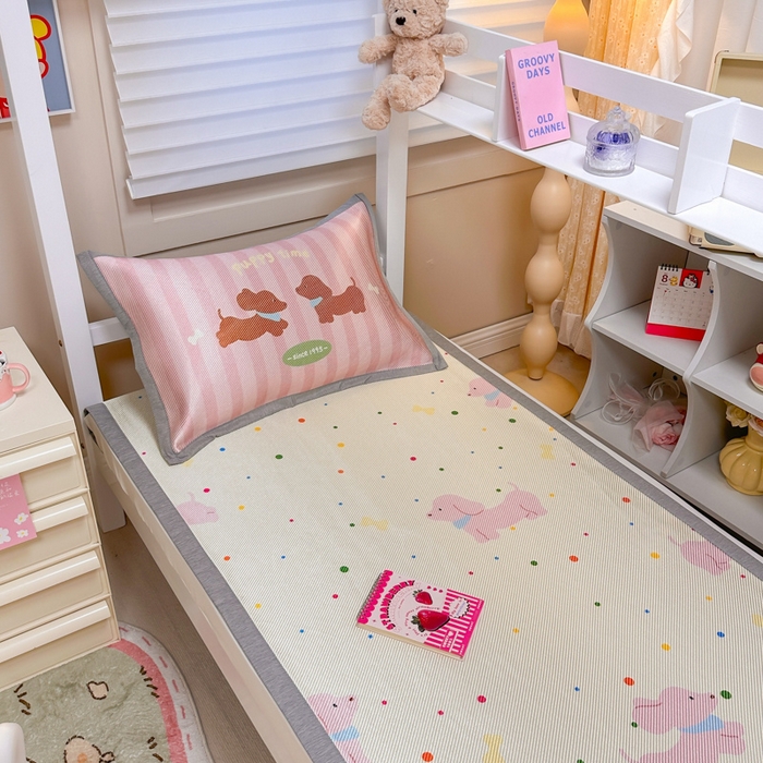 91家纺网 家纺一手货源 找家纺 懒猫家纺 2026新款600D数码印花大版学生宿舍冰藤凉席 小狗时光