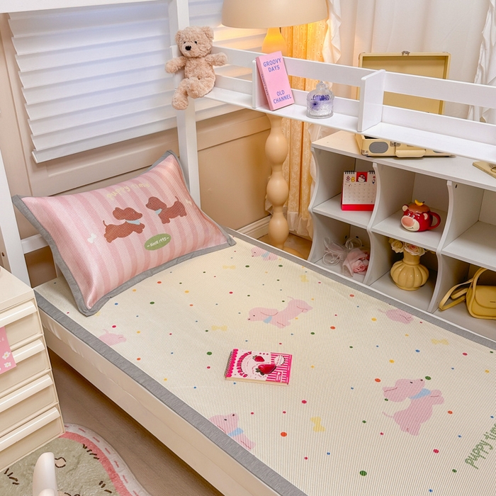 91家纺网 家纺一手货源 找家纺 懒猫家纺 2026新款600D数码印花大版学生宿舍冰藤凉席 小狗时光