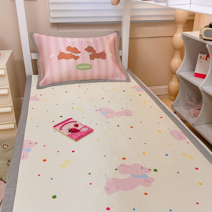 91家纺网 家纺一手货源 找家纺 懒猫家纺 2026新款600D数码印花大版学生宿舍冰藤凉席 小狗时光