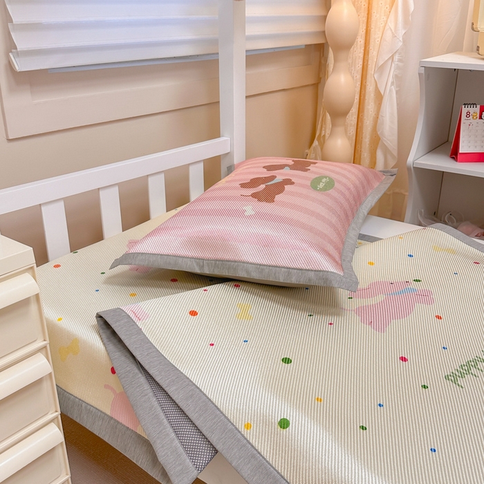 91家纺网 家纺一手货源 找家纺 懒猫家纺 2026新款600D数码印花大版学生宿舍冰藤凉席 小狗时光