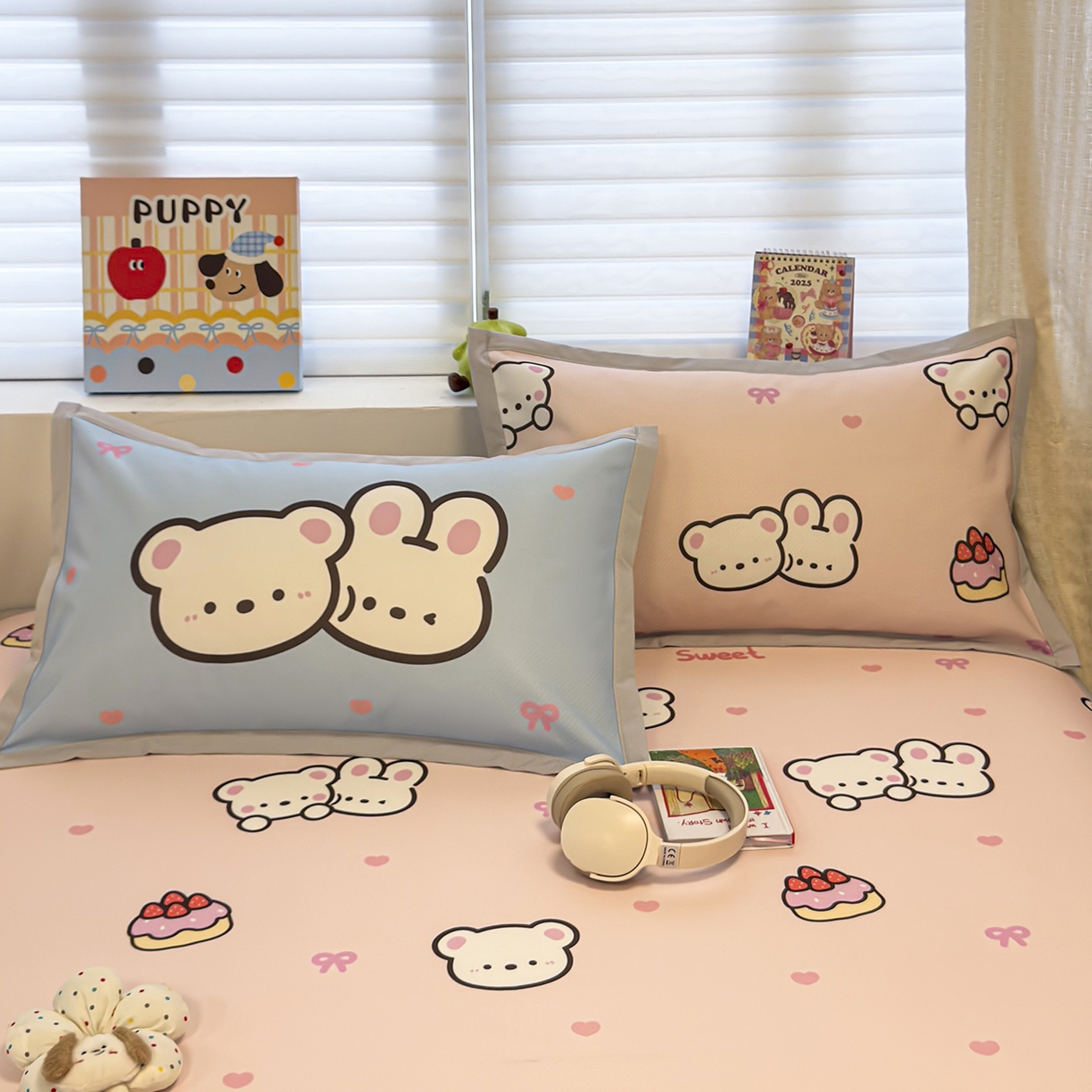 91家纺网 家纺一手货源 找家纺 懒猫家纺 2026新款卡通冰丝印花枕套 熊兔玩伴