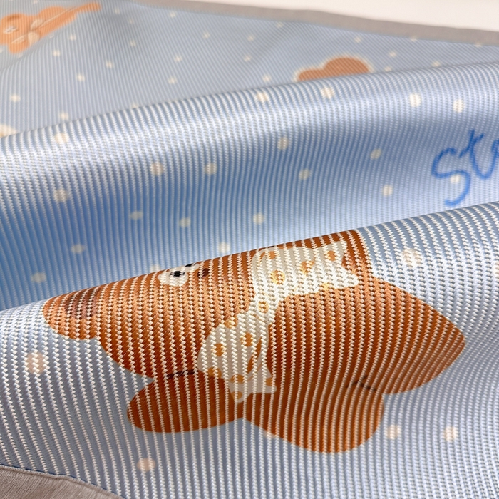 91家纺网 家纺一手货源 找家纺 懒猫家纺 2026新款600D数码印花大版学生宿舍冰藤凉席 熊仔故事