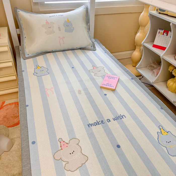 91家纺网 家纺一手货源 找家纺 懒猫家纺 2026新款600D数码印花大版学生宿舍冰藤凉席 许愿精灵