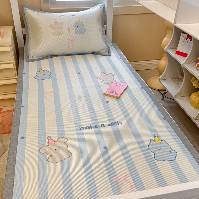 91家纺网 家纺一手货源 找家纺 懒猫家纺 2026新款600D数码印花大版学生宿舍冰藤凉席 许愿精灵