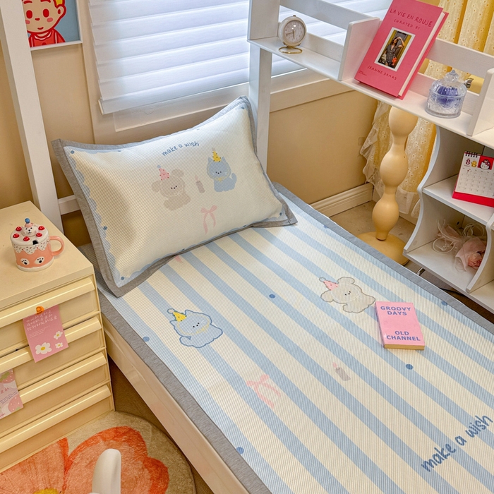 91家纺网 家纺一手货源 找家纺 懒猫家纺 2026新款600D数码印花大版学生宿舍冰藤凉席 许愿精灵