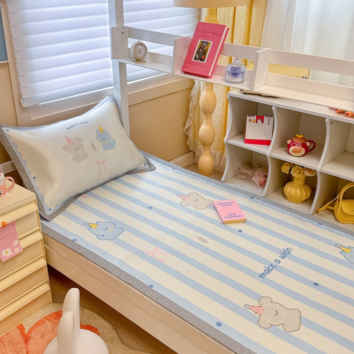 91家纺网 家纺一手货源 找家纺 懒猫家纺 2026新款600D数码印花大版学生宿舍冰藤凉席 许愿精灵