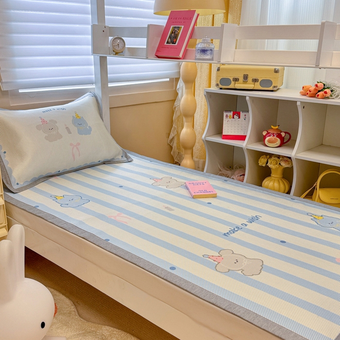 91家纺网 家纺一手货源 找家纺 懒猫家纺 2026新款600D数码印花大版学生宿舍冰藤凉席 许愿精灵