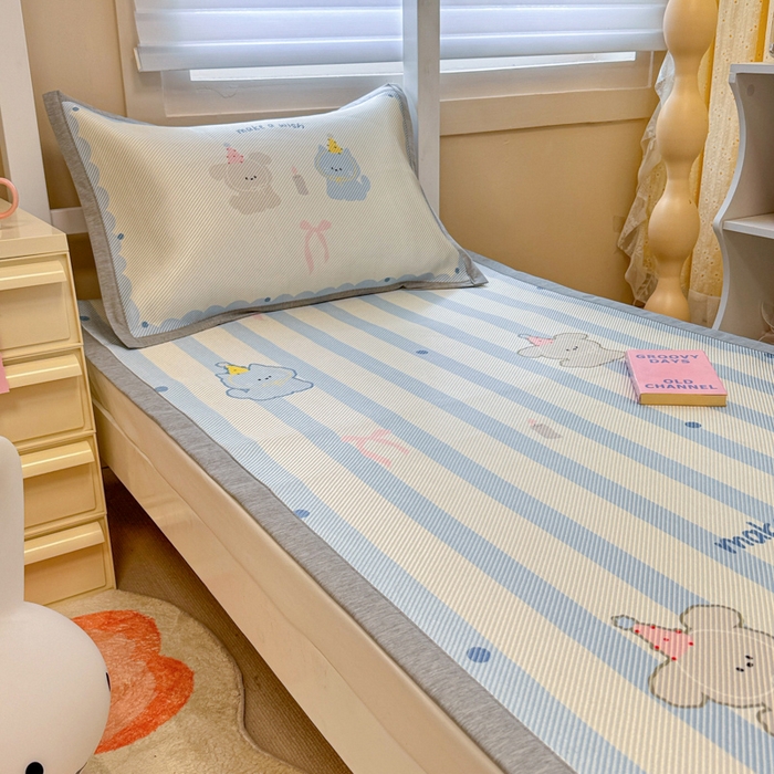 91家纺网 家纺一手货源 找家纺 懒猫家纺 2026新款600D数码印花大版学生宿舍冰藤凉席 许愿精灵