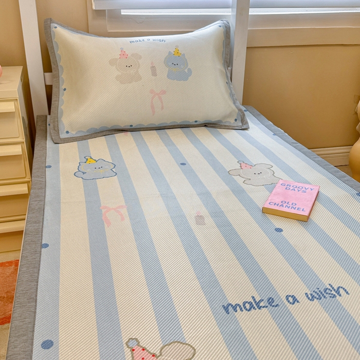 91家纺网 家纺一手货源 找家纺 懒猫家纺 2026新款600D数码印花大版学生宿舍冰藤凉席 许愿精灵