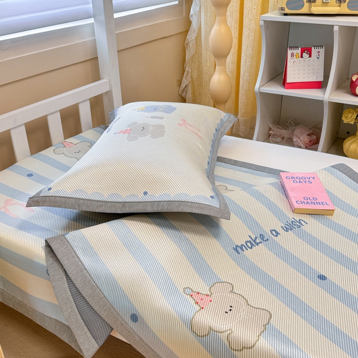 91家纺网 家纺一手货源 找家纺 懒猫家纺 2026新款600D数码印花大版学生宿舍冰藤凉席 许愿精灵