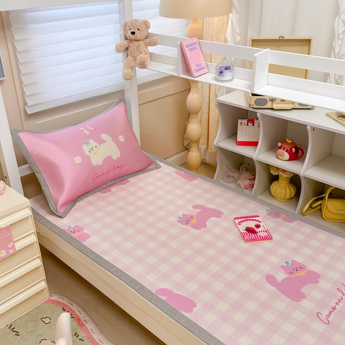 91家纺网 家纺一手货源 找家纺 懒猫家纺 2026新款600D数码印花大版学生宿舍冰藤凉席 早安猫咪