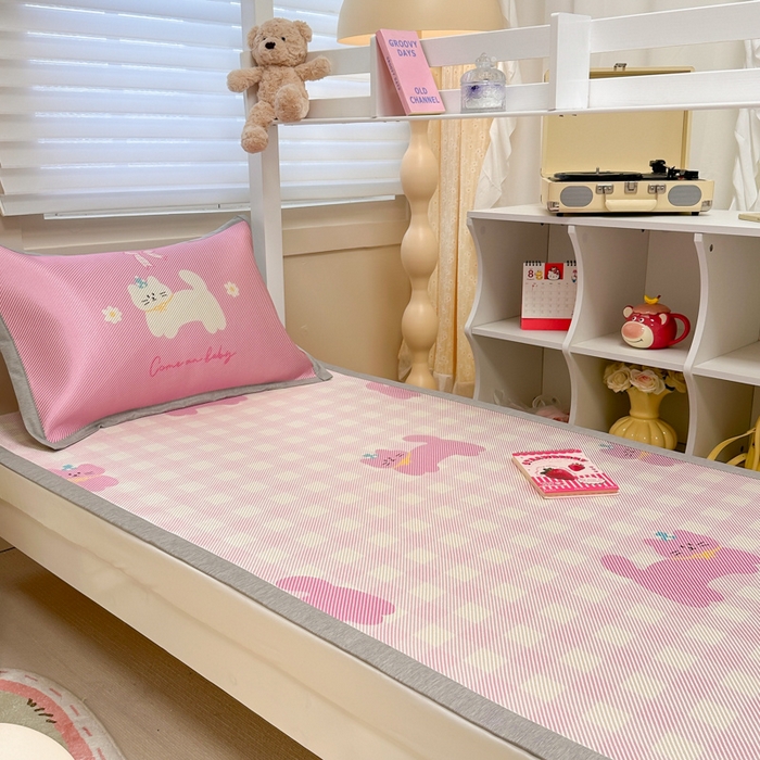 91家纺网 家纺一手货源 找家纺 懒猫家纺 2026新款600D数码印花大版学生宿舍冰藤凉席 早安猫咪