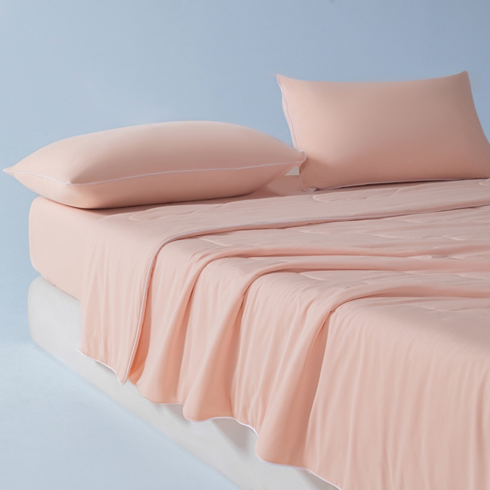 91家纺网 家纺一手货源 找家纺 鑫琪莱家纺 2026新款锦氨凉感Yoga系列夏被 梦境粉