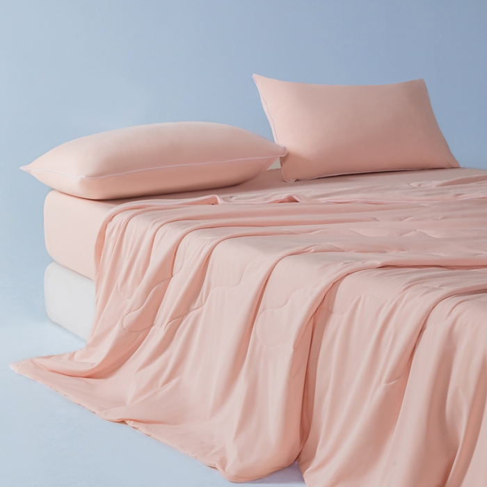 91家纺网 家纺一手货源 找家纺 鑫琪莱家纺 2026新款锦氨凉感Yoga系列夏被 梦境粉