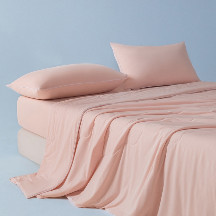 91家纺网 家纺一手货源 找家纺 鑫琪莱家纺 2026新款锦氨凉感Yoga系列夏被 梦境粉