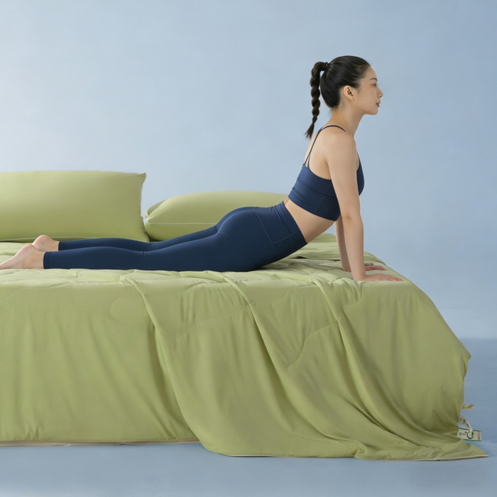 91家纺网 家纺一手货源 找家纺 鑫琪莱家纺 2026新款锦氨凉感Yoga系列夏被 山茶绿