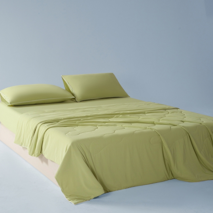 91家纺网 家纺一手货源 找家纺 鑫琪莱家纺 2026新款锦氨凉感Yoga系列夏被 山茶绿