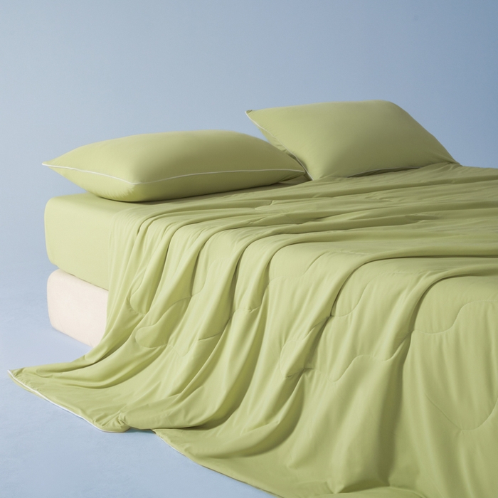 91家纺网 家纺一手货源 找家纺 鑫琪莱家纺 2026新款锦氨凉感Yoga系列夏被 山茶绿