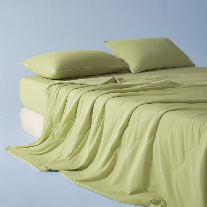 91家纺网 家纺一手货源 找家纺 鑫琪莱家纺 2026新款锦氨凉感Yoga系列夏被 山茶绿