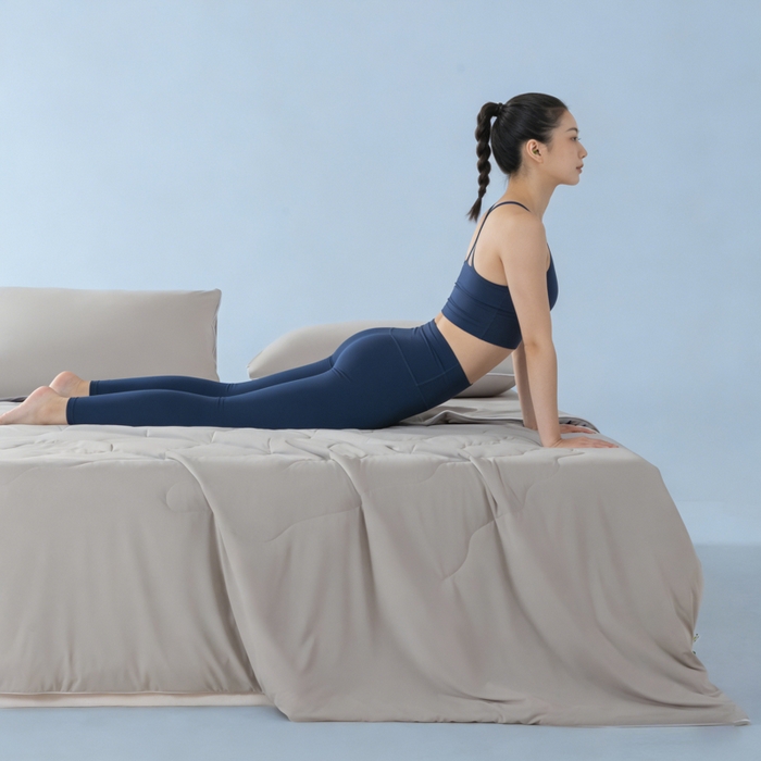 91家纺网 家纺一手货源 找家纺 鑫琪莱家纺 2026新款锦氨凉感Yoga系列夏被 绅士灰