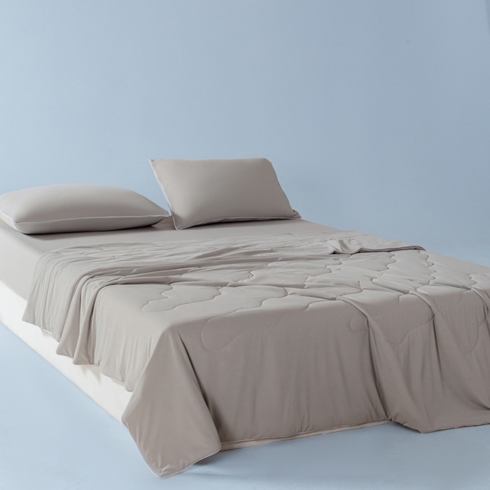 91家纺网 家纺一手货源 找家纺 鑫琪莱家纺 2026新款锦氨凉感Yoga系列夏被 绅士灰