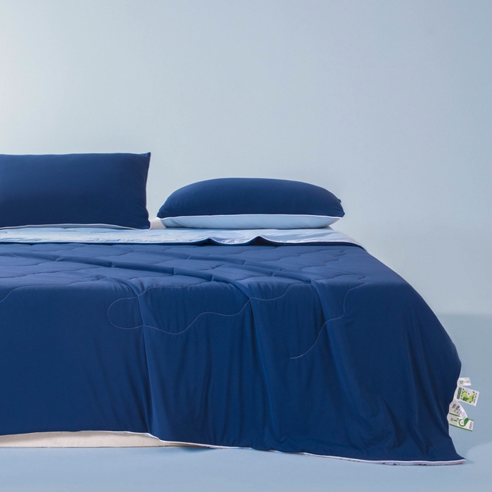 91家纺网 家纺一手货源 找家纺 鑫琪莱家纺 2026新款锦氨凉感Yoga系列夏被 深睡蓝