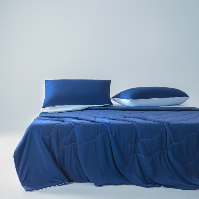 91家纺网 家纺一手货源 找家纺 鑫琪莱家纺 2026新款锦氨凉感Yoga系列夏被 深睡蓝