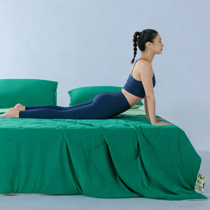 91家纺网 家纺一手货源 找家纺 鑫琪莱家纺 2026新款锦氨凉感Yoga系列夏被 西瓜绿