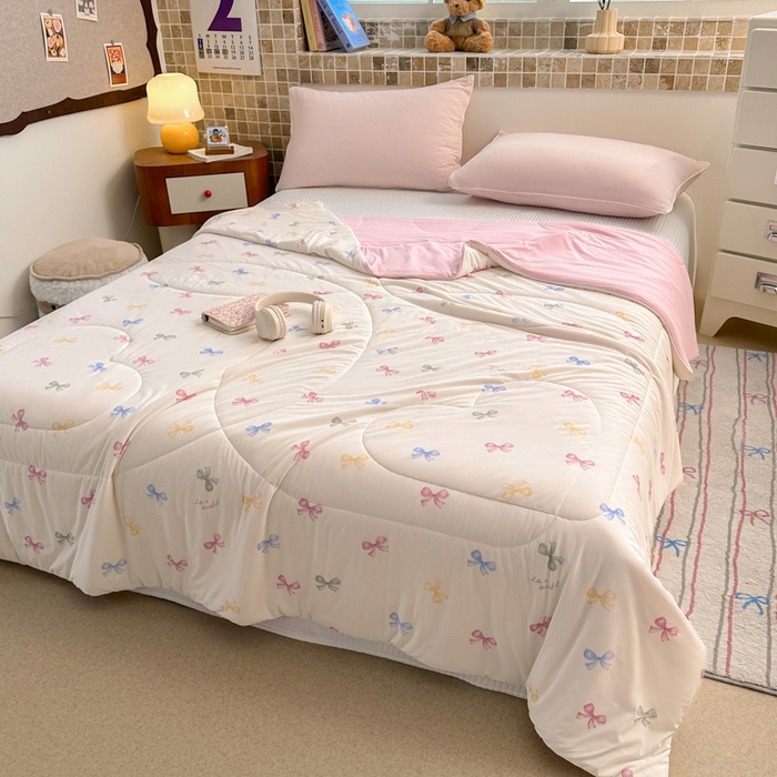 91家纺网 家纺一手货源 找家纺 鑫琪莱家纺 2026新款印花冰皮软心凉凉被夏被 半夏彩蝶-粉