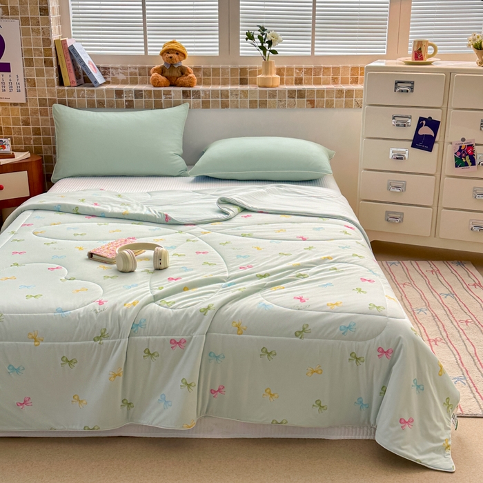 91家纺网 家纺一手货源 找家纺 鑫琪莱家纺 2026新款印花冰皮软心凉凉被夏被 半夏彩蝶-绿