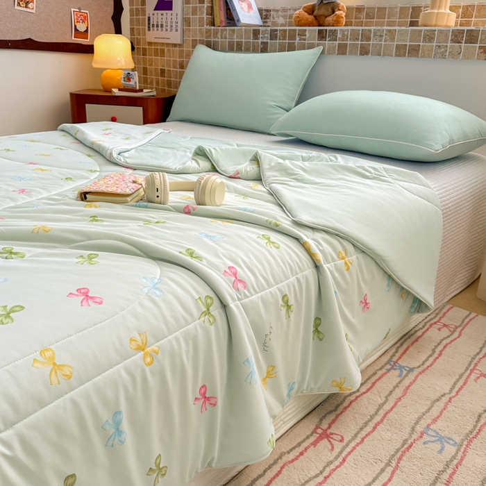 91家纺网 家纺一手货源 找家纺 鑫琪莱家纺 2026新款印花冰皮软心凉凉被夏被 半夏彩蝶-绿