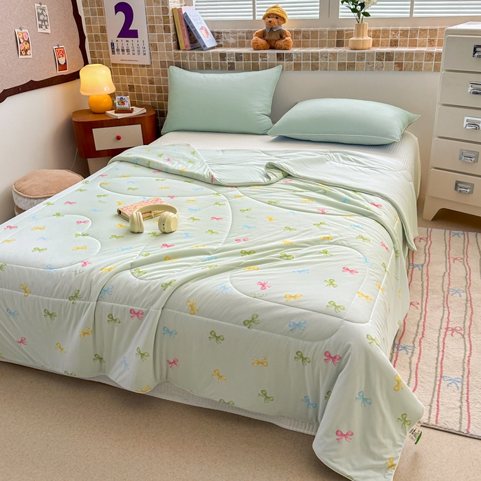 91家纺网 家纺一手货源 找家纺 鑫琪莱家纺 2026新款印花冰皮软心凉凉被夏被 半夏彩蝶-绿