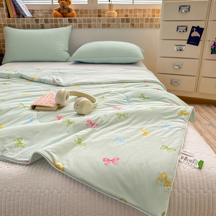 91家纺网 家纺一手货源 找家纺 鑫琪莱家纺 2026新款印花冰皮软心凉凉被夏被 半夏彩蝶-绿