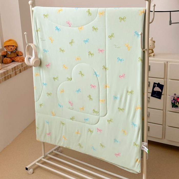 91家纺网 家纺一手货源 找家纺 鑫琪莱家纺 2026新款印花冰皮软心凉凉被夏被 半夏彩蝶-绿